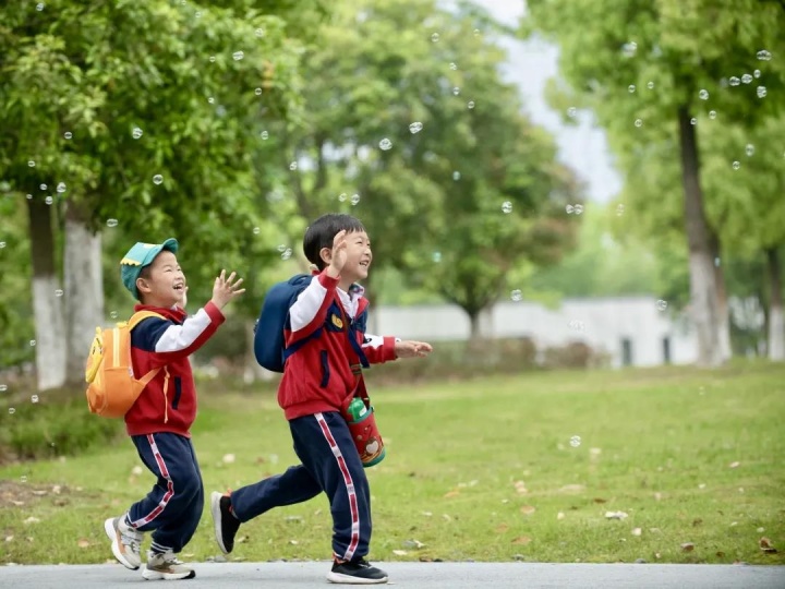 漫步春日，乐享自然——记天元公学幼儿园“元宝”探春之旅